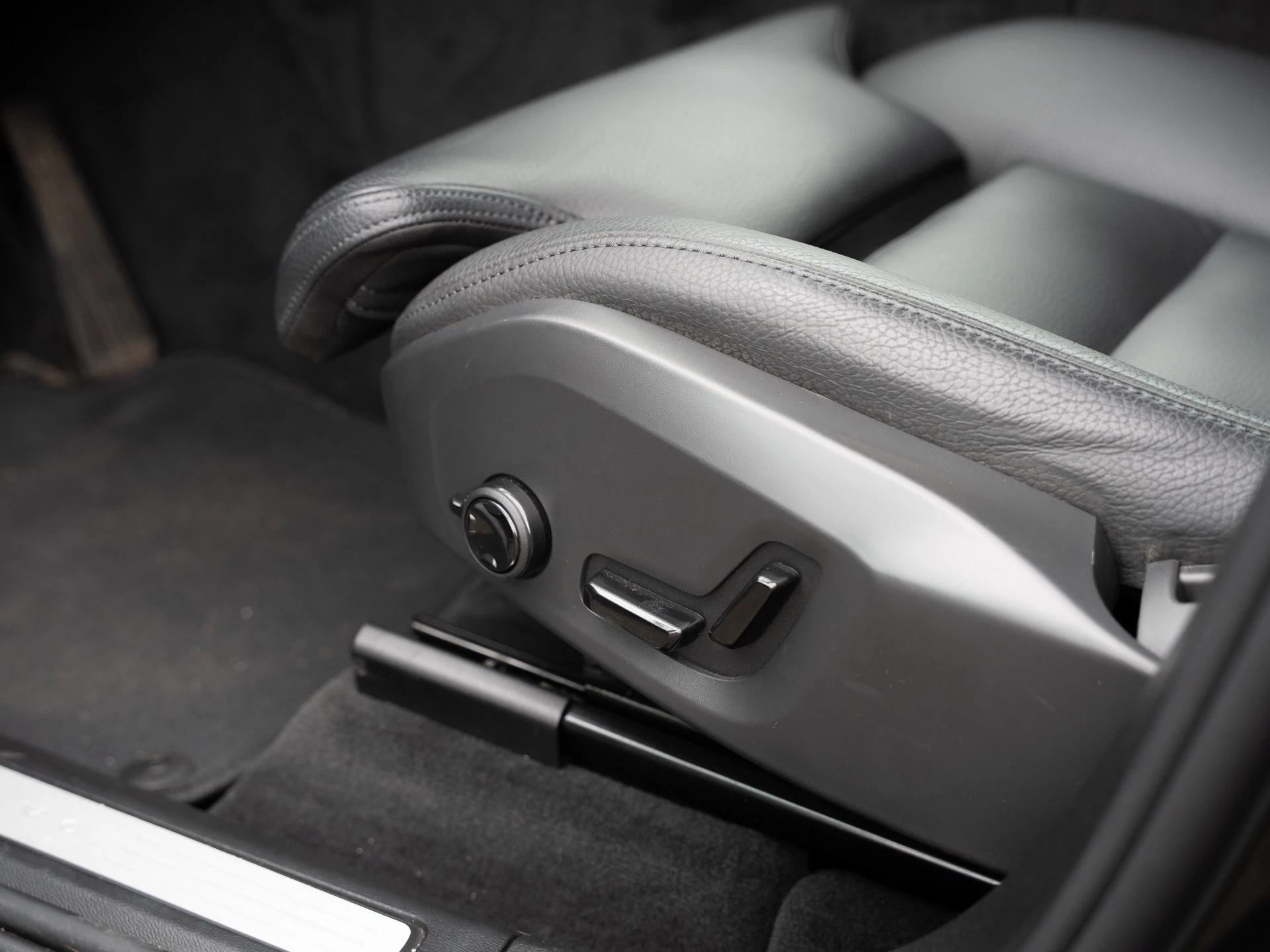 Volvo XC60 B4 Plus Dark