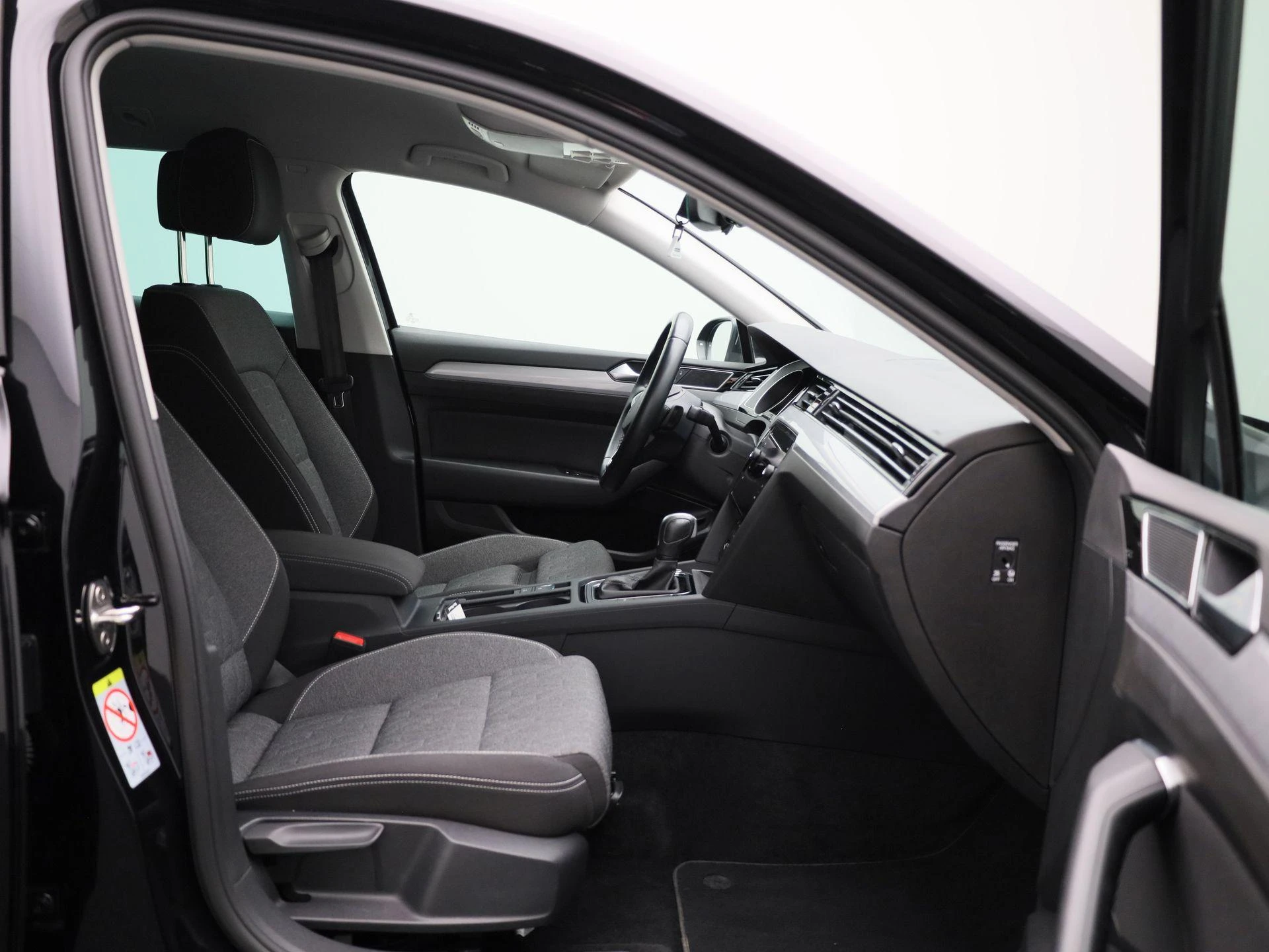Volkswagen-Passat-image-34