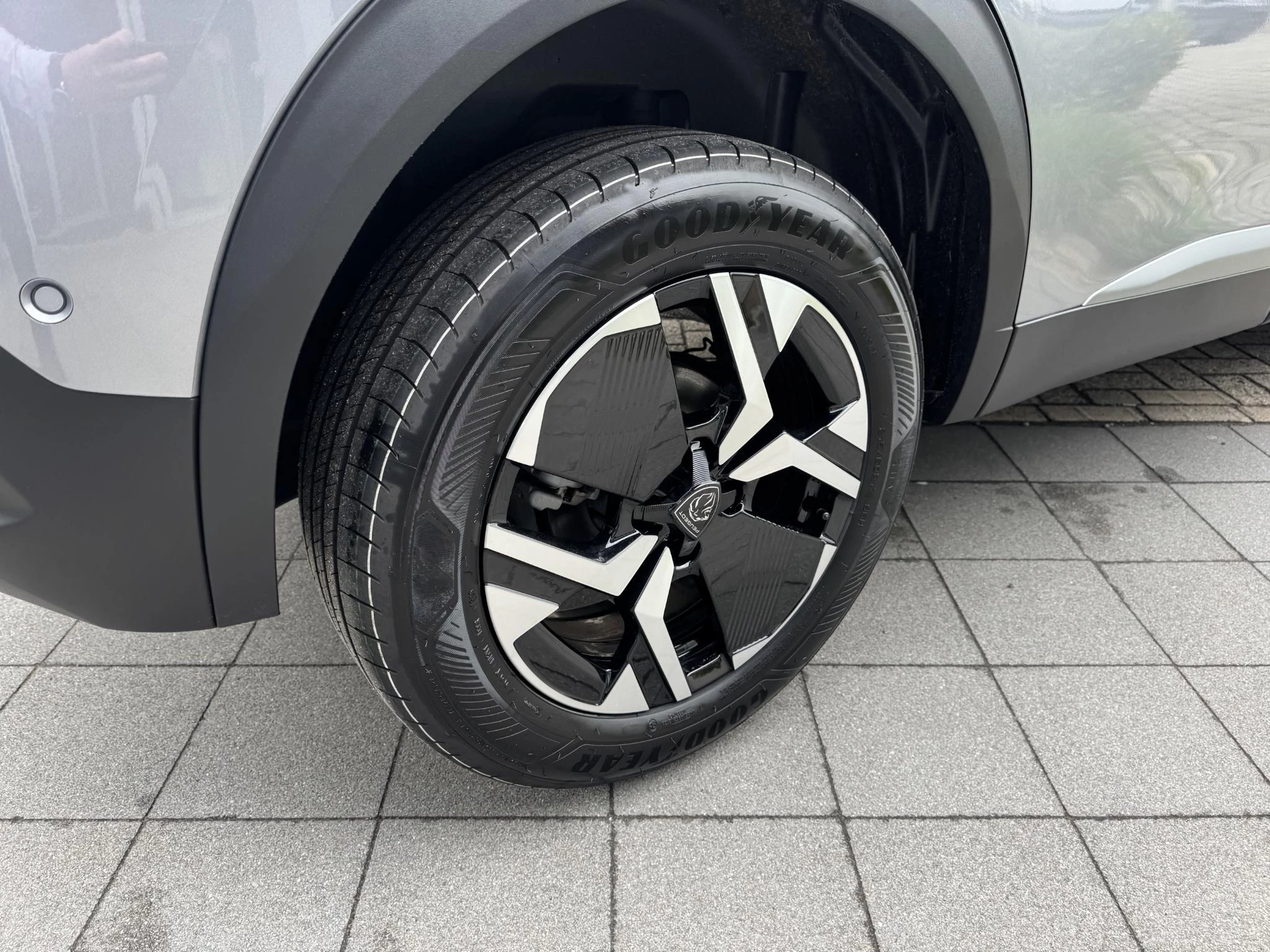 Peugeot 2008 1.2 Hybrid 145 Allure
