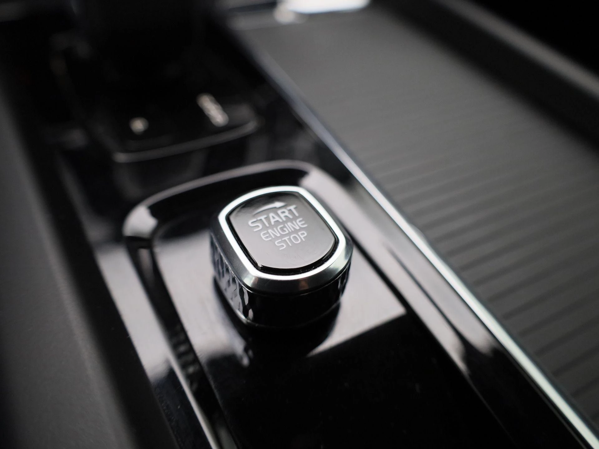 Volvo V60 B3 DCT Momentum Pro