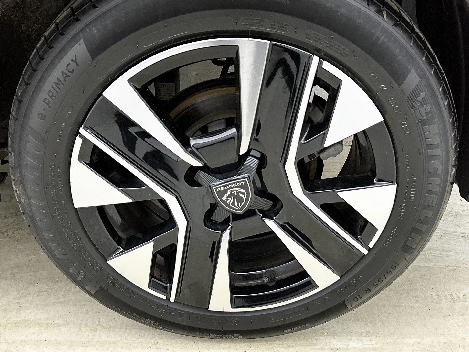 Peugeot 208 100 Allure