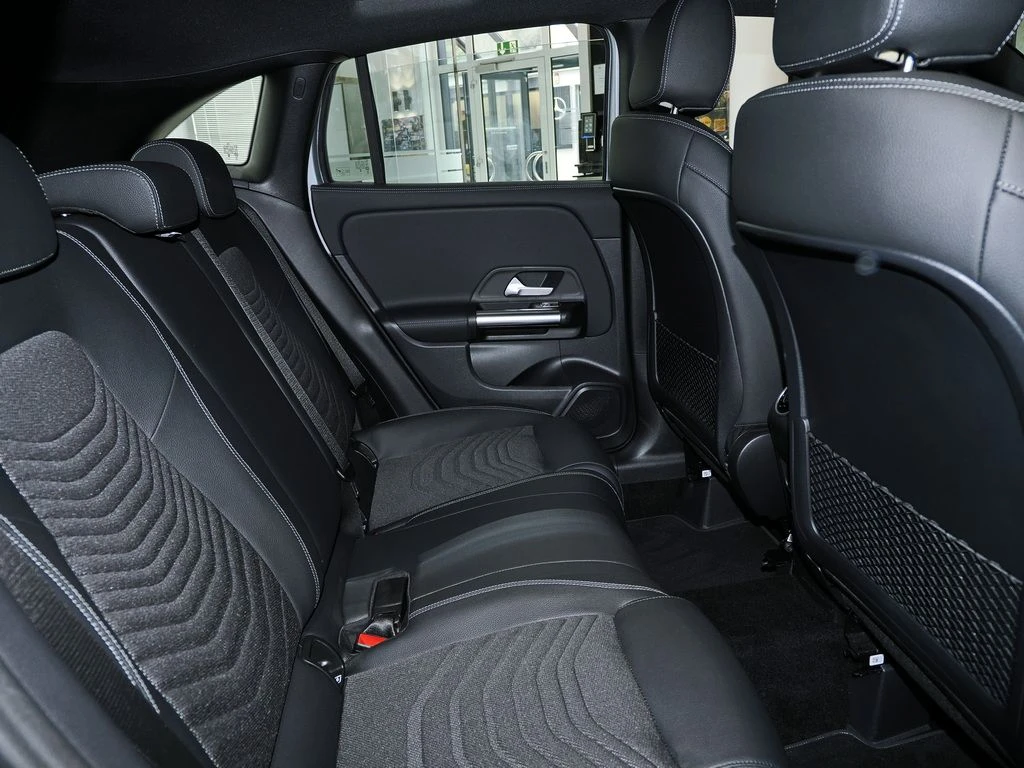 Mercedes-Benz-GLA 200 d-image-10