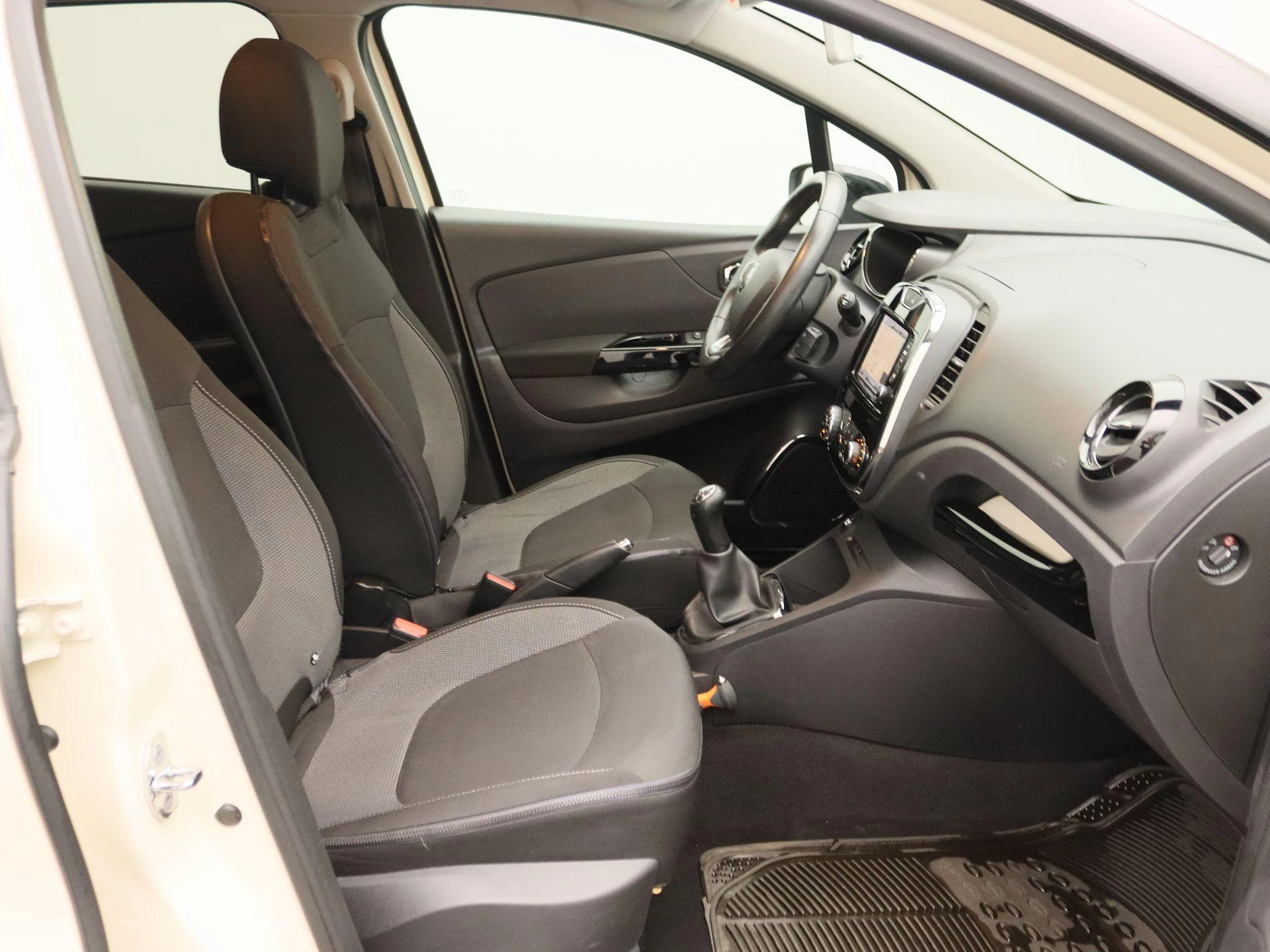 Renault-Captur-image-23