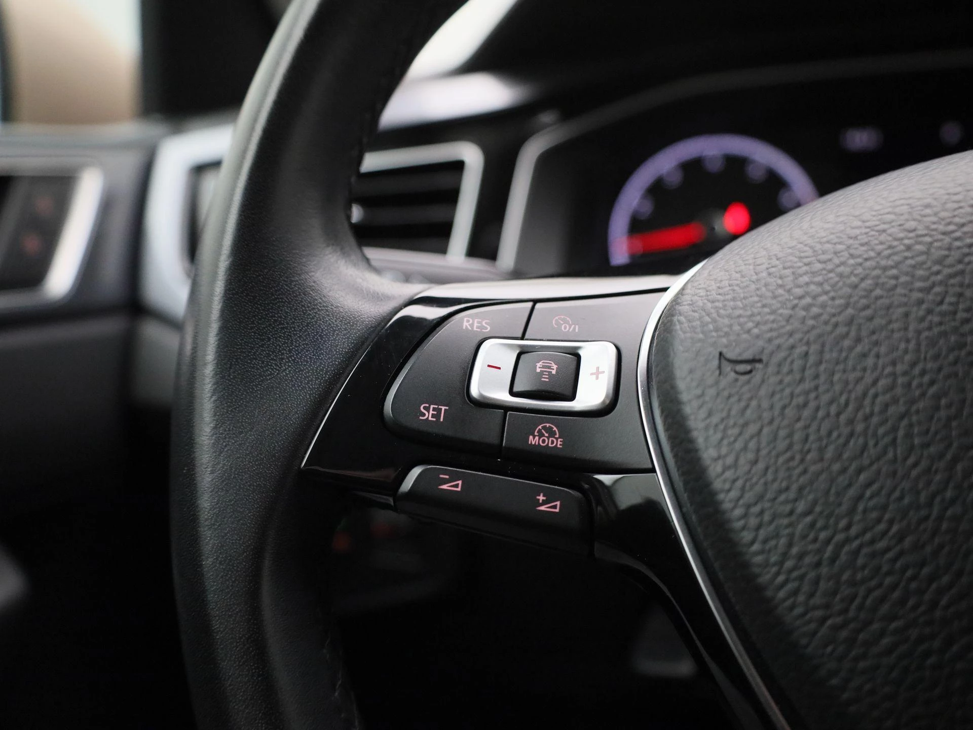 Volkswagen-Polo-image-16