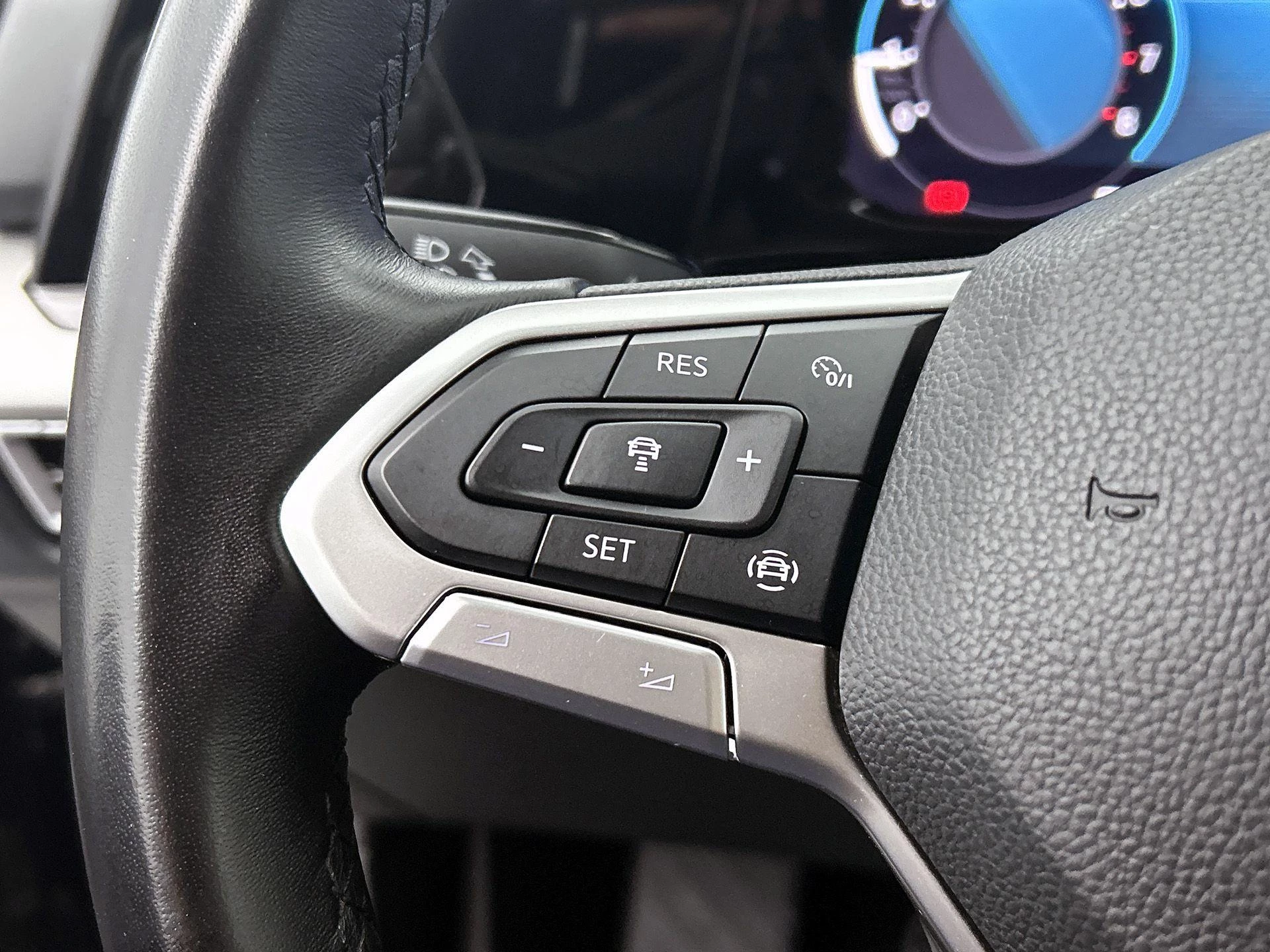 Volkswagen-Golf-image-5