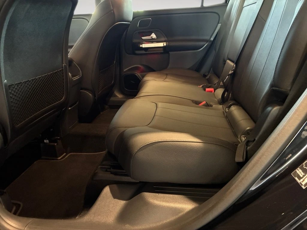 Mercedes-Benz-GLB 200 d-image-9