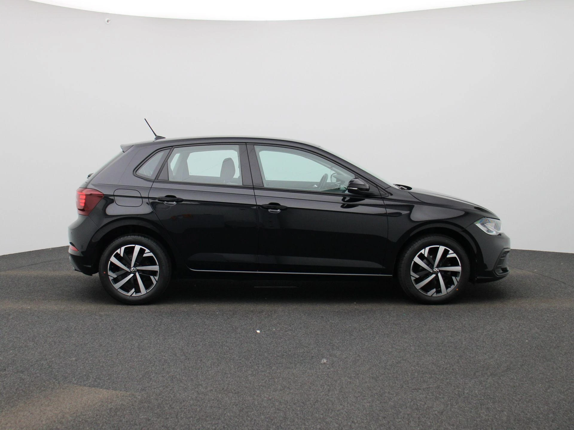 Volkswagen-Polo-image-5