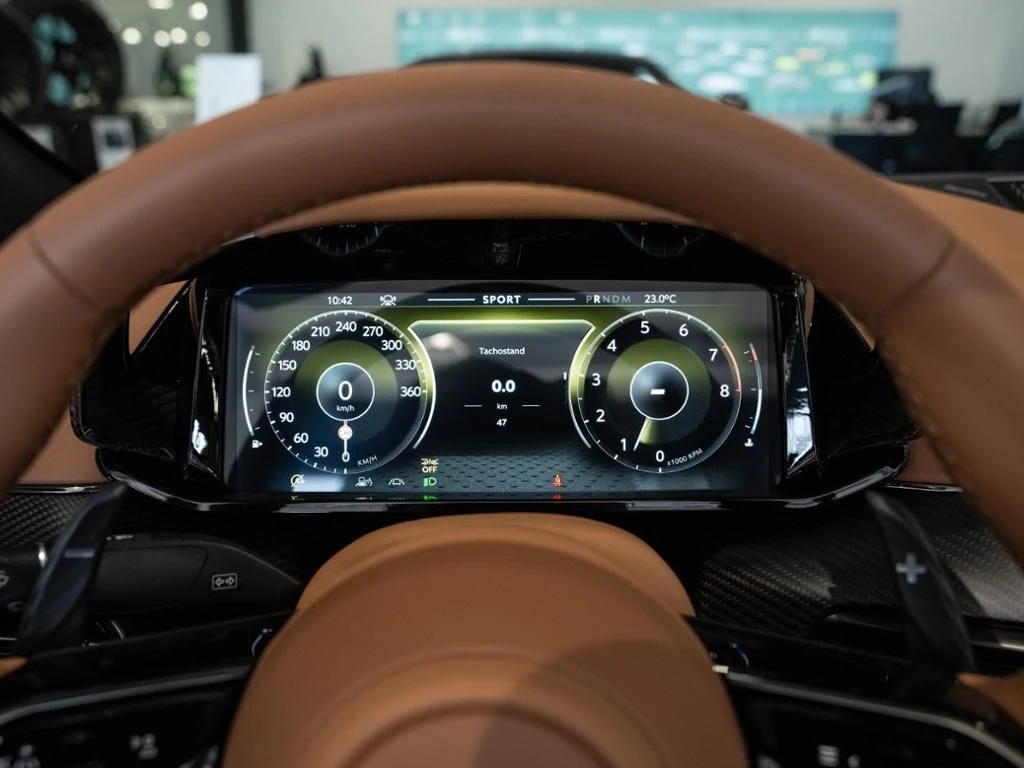 Aston Martin-V8 Vantage-image-6