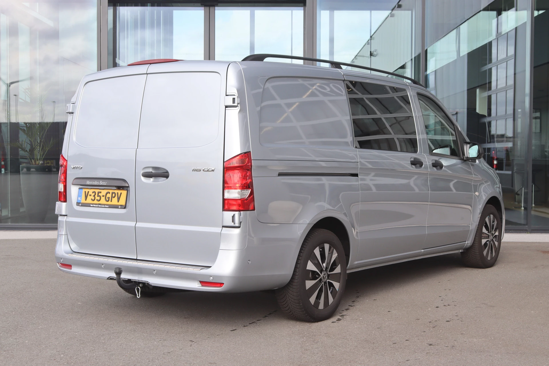 Mercedes-Benz-Vito-image-1