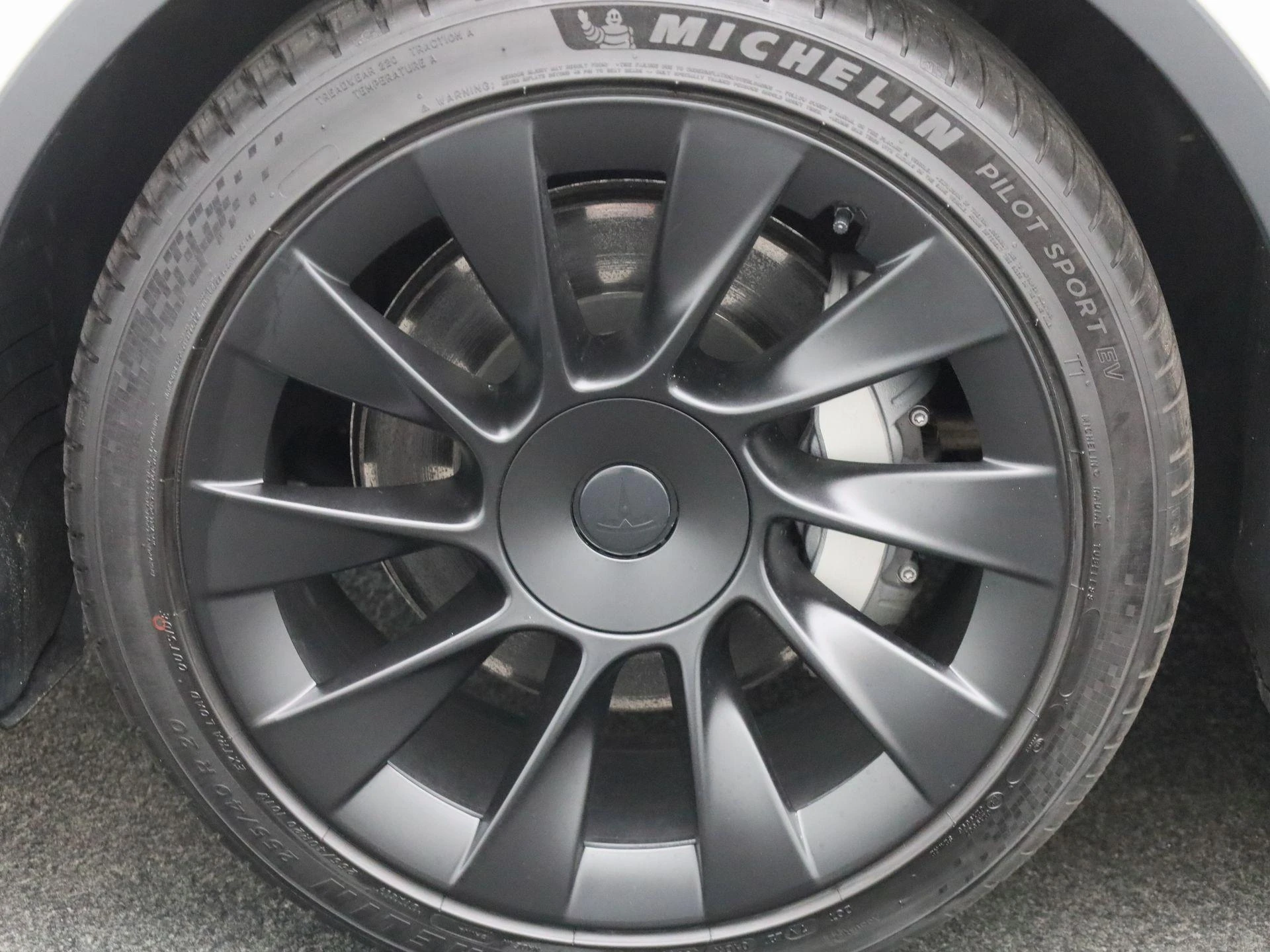 Tesla-Model Y-image-12