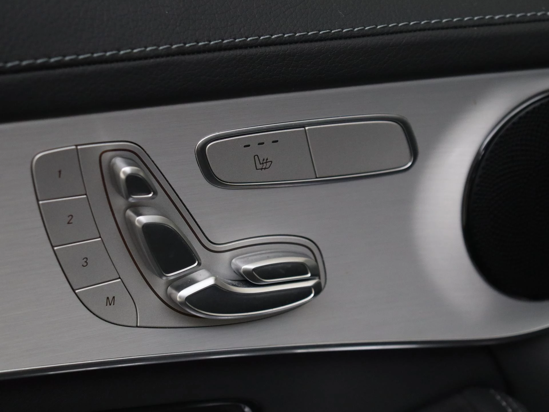 Mercedes-Benz-GLC-image-25