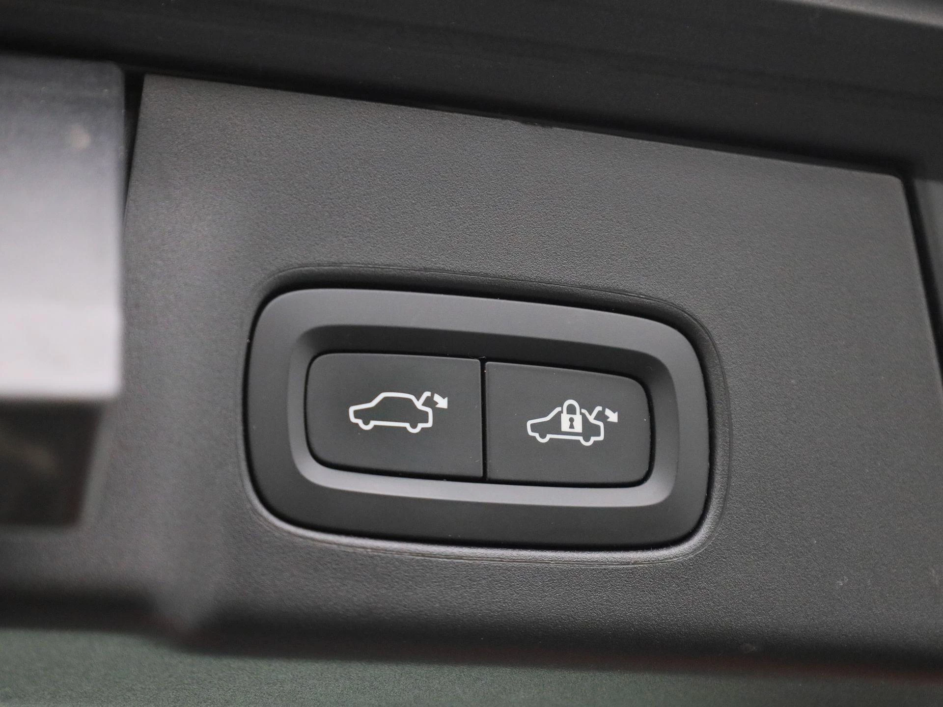 Volvo-V90-image-14