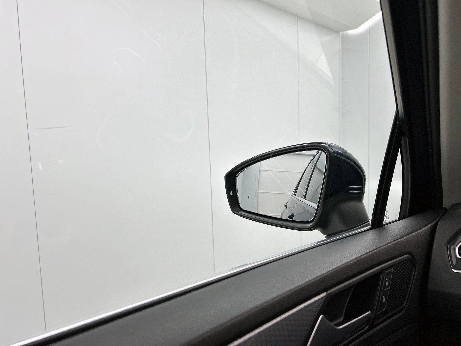 Volkswagen-Tiguan-image-17