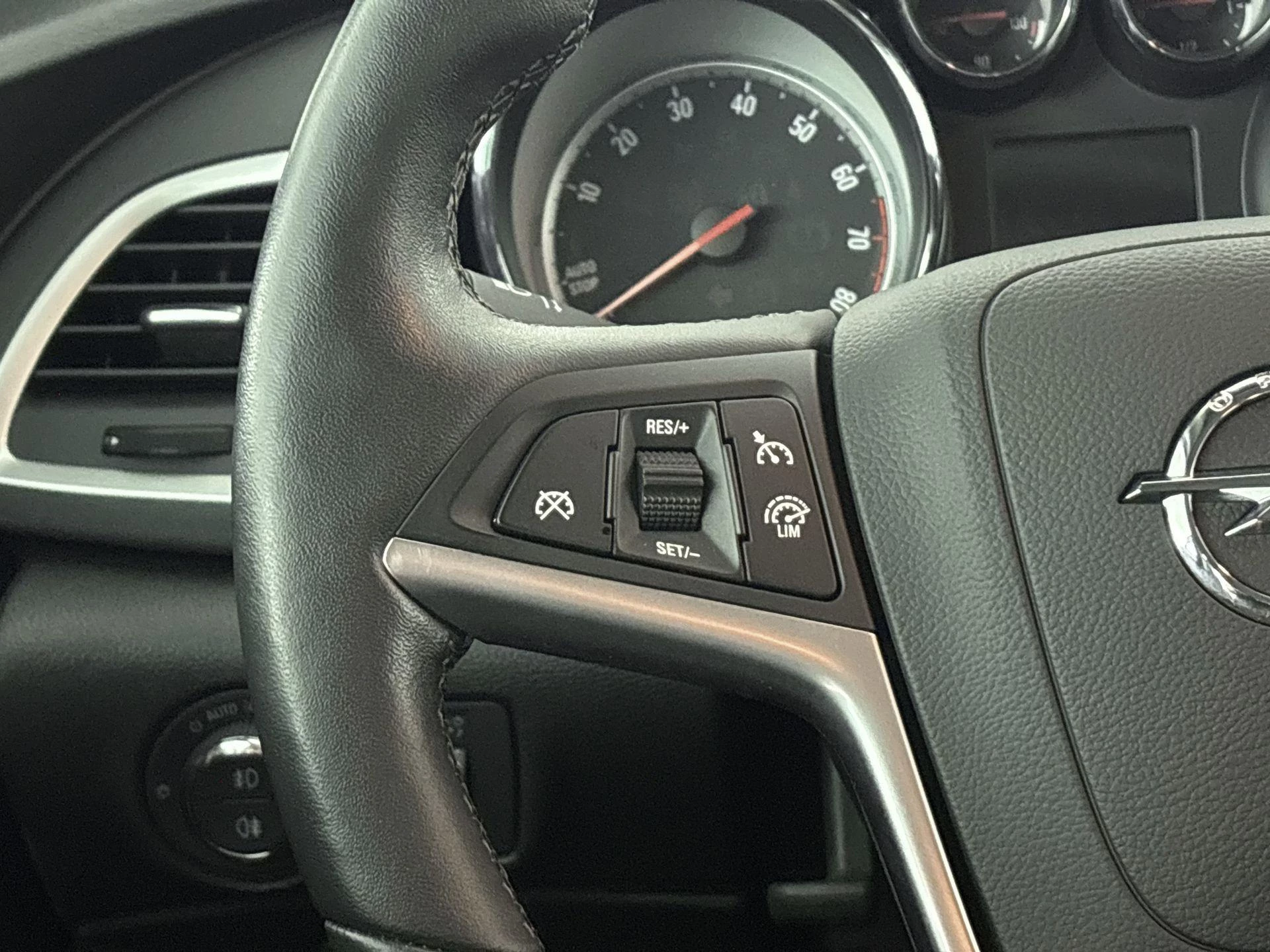 Opel-Astra-image-5