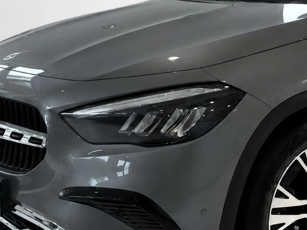 Mercedes-Benz-GLA 200-image-4