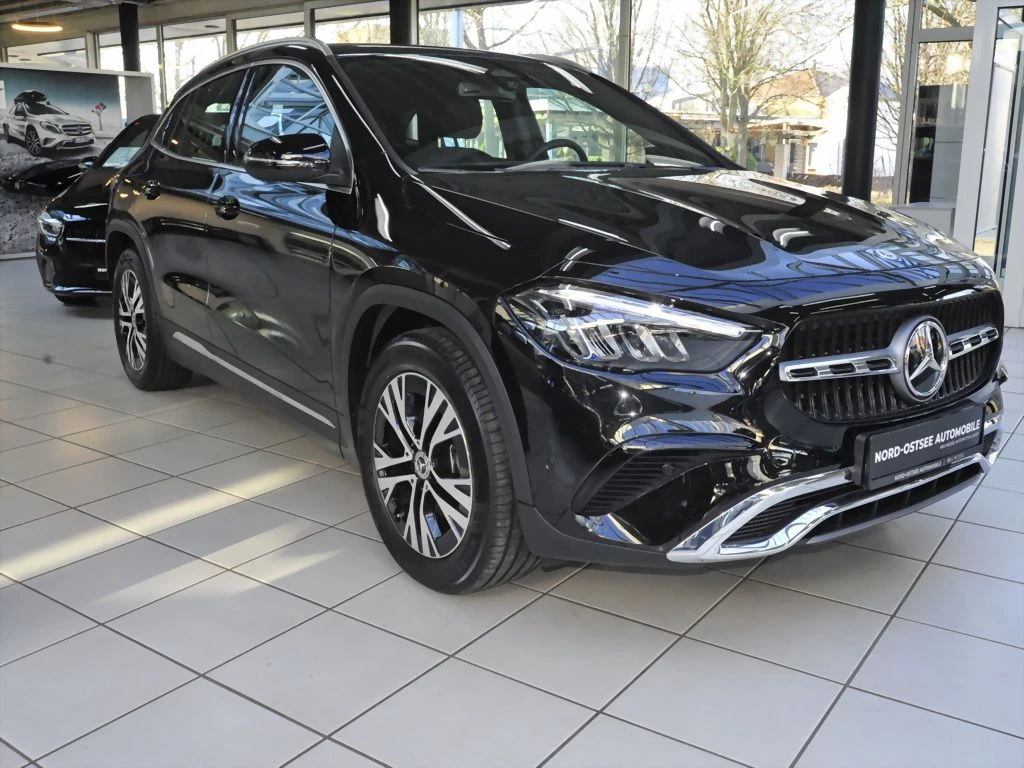 Mercedes-Benz-GLA 200 d-image-4