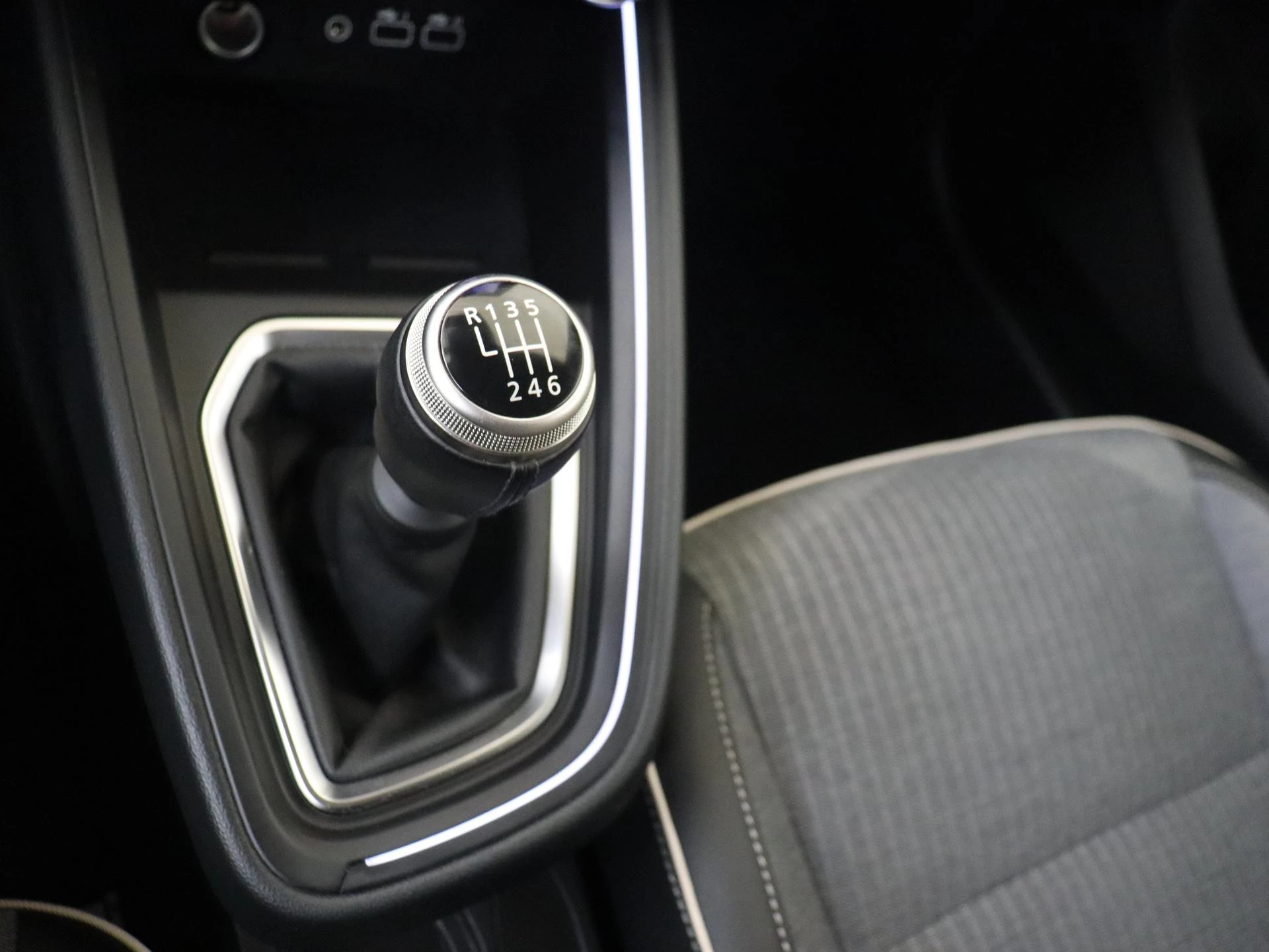 Renault-Clio-image-23