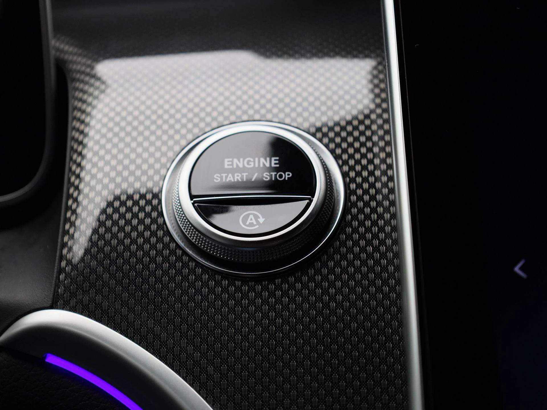 Mercedes-Benz-GLC-image-24