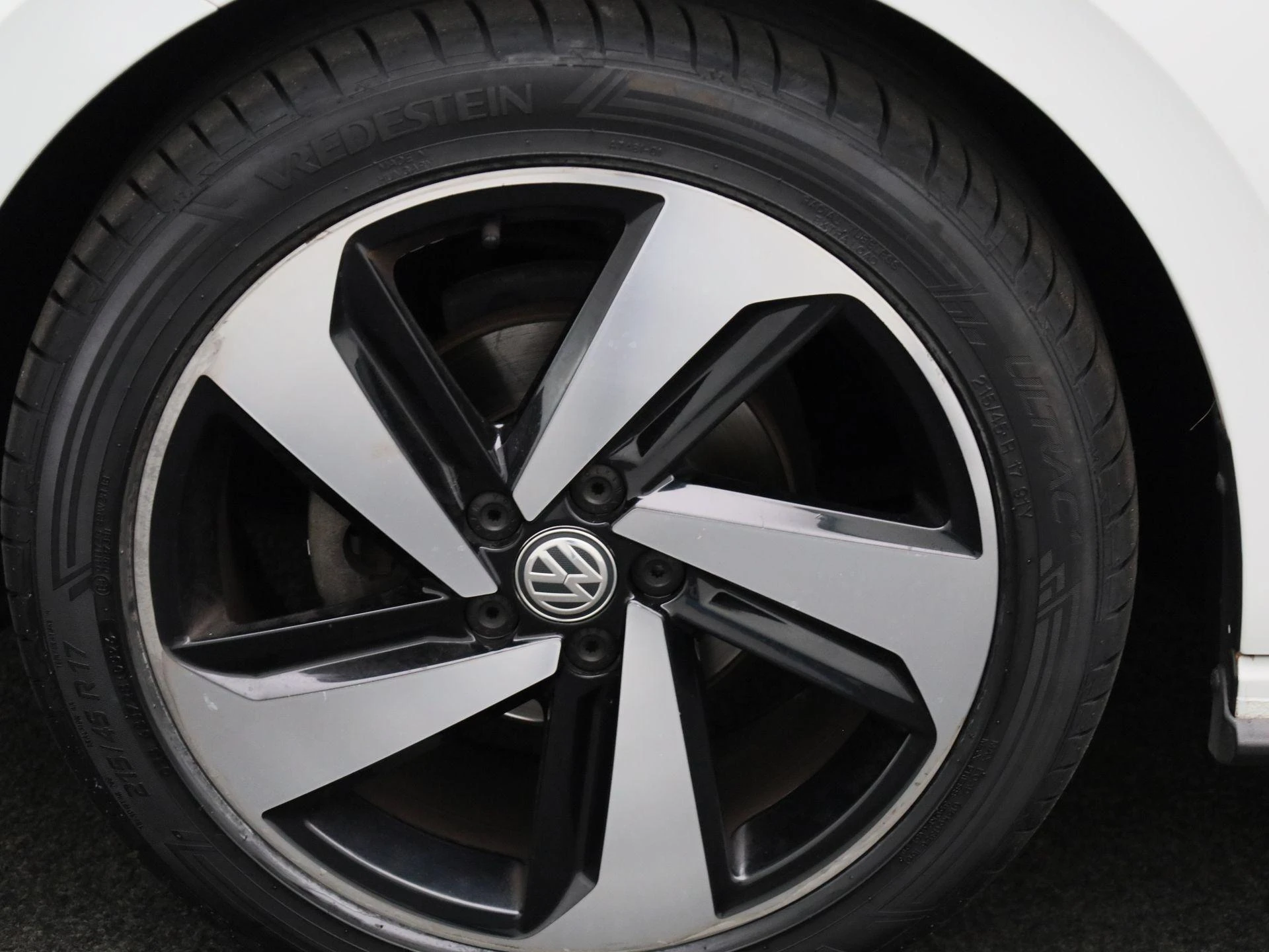 Volkswagen-Polo-image-12