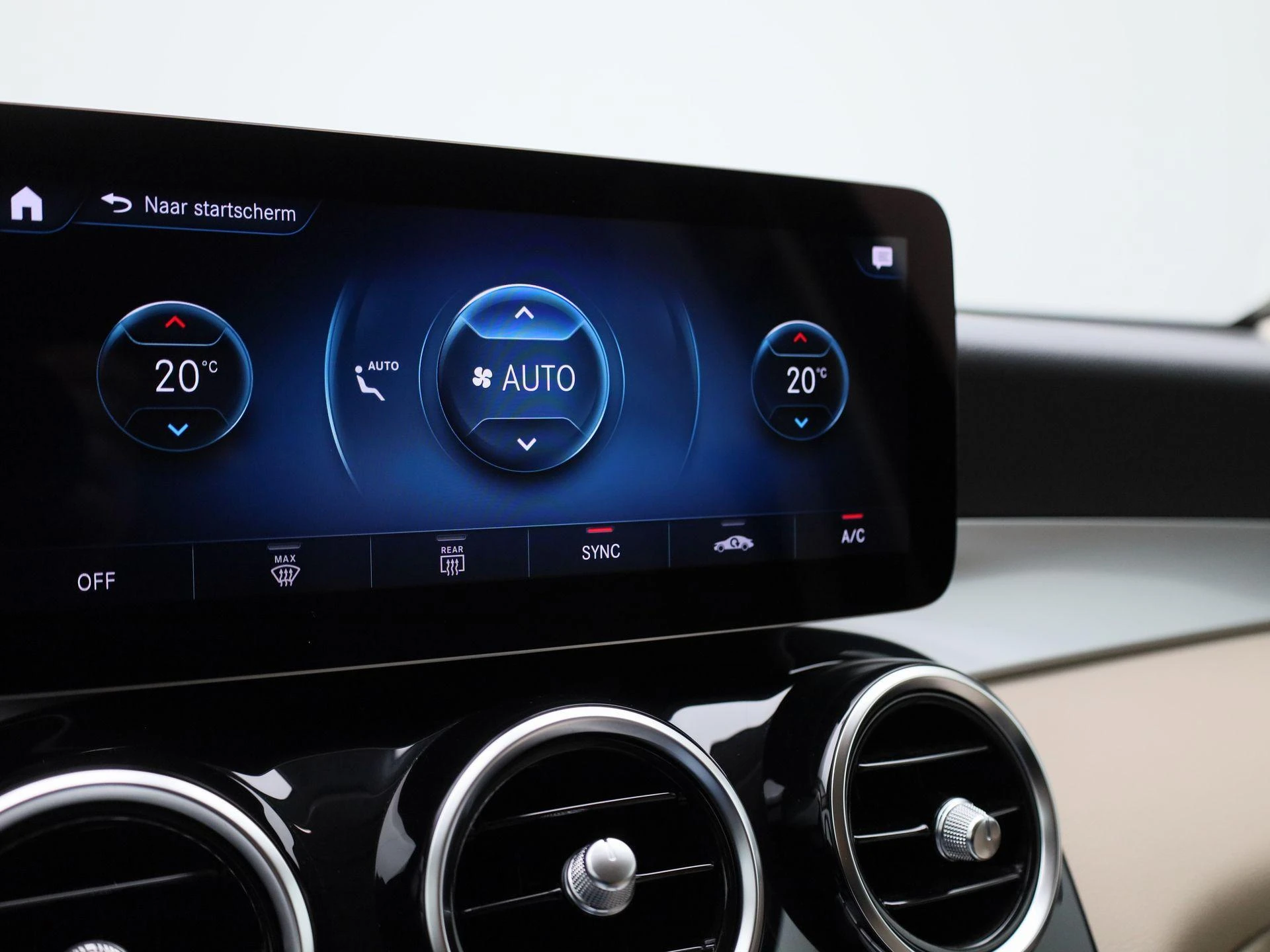 Mercedes-Benz-GLC-image-21