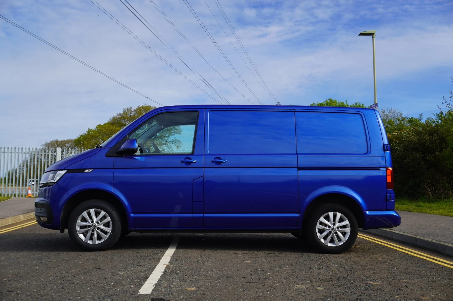 Volkswagen-Transporter-image-39