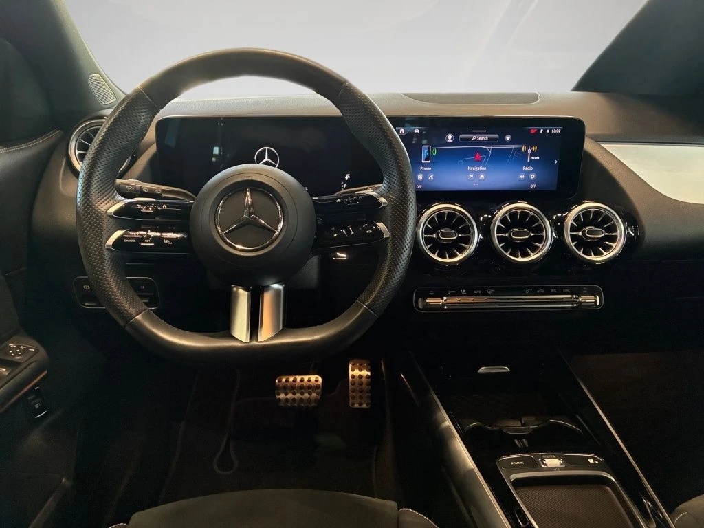 Mercedes-Benz-GLA 200-image-10