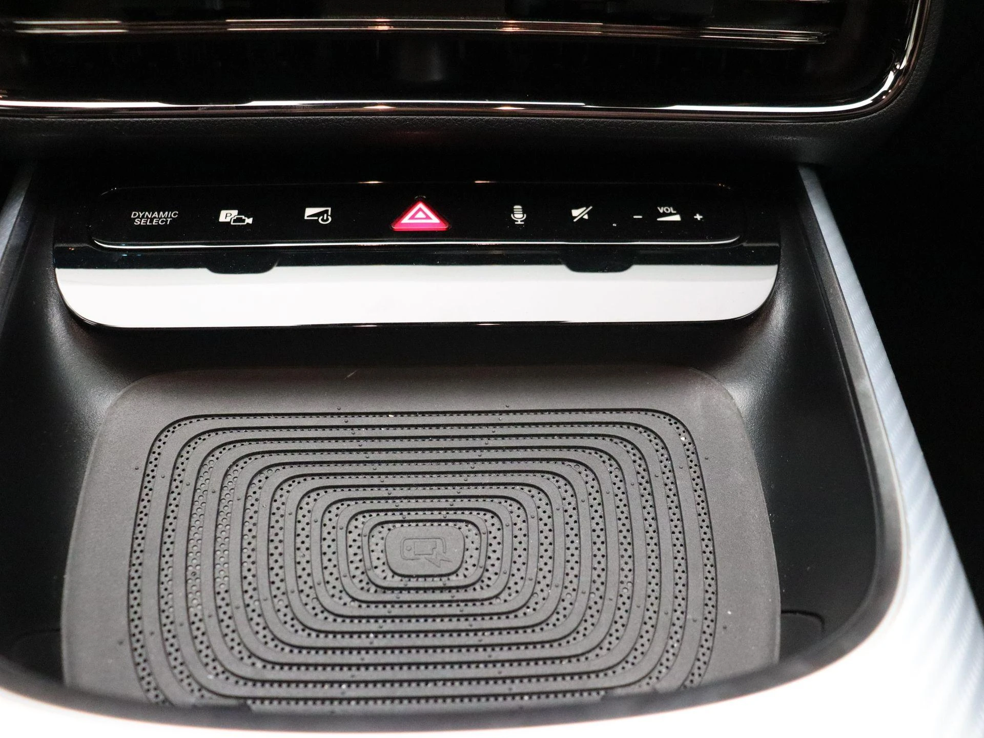Mercedes-Benz-CLA-image-21