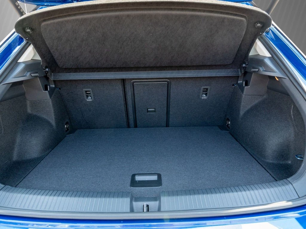Volkswagen T-Roc 1.5 TSI DSG Style AHK, Pano, Navi