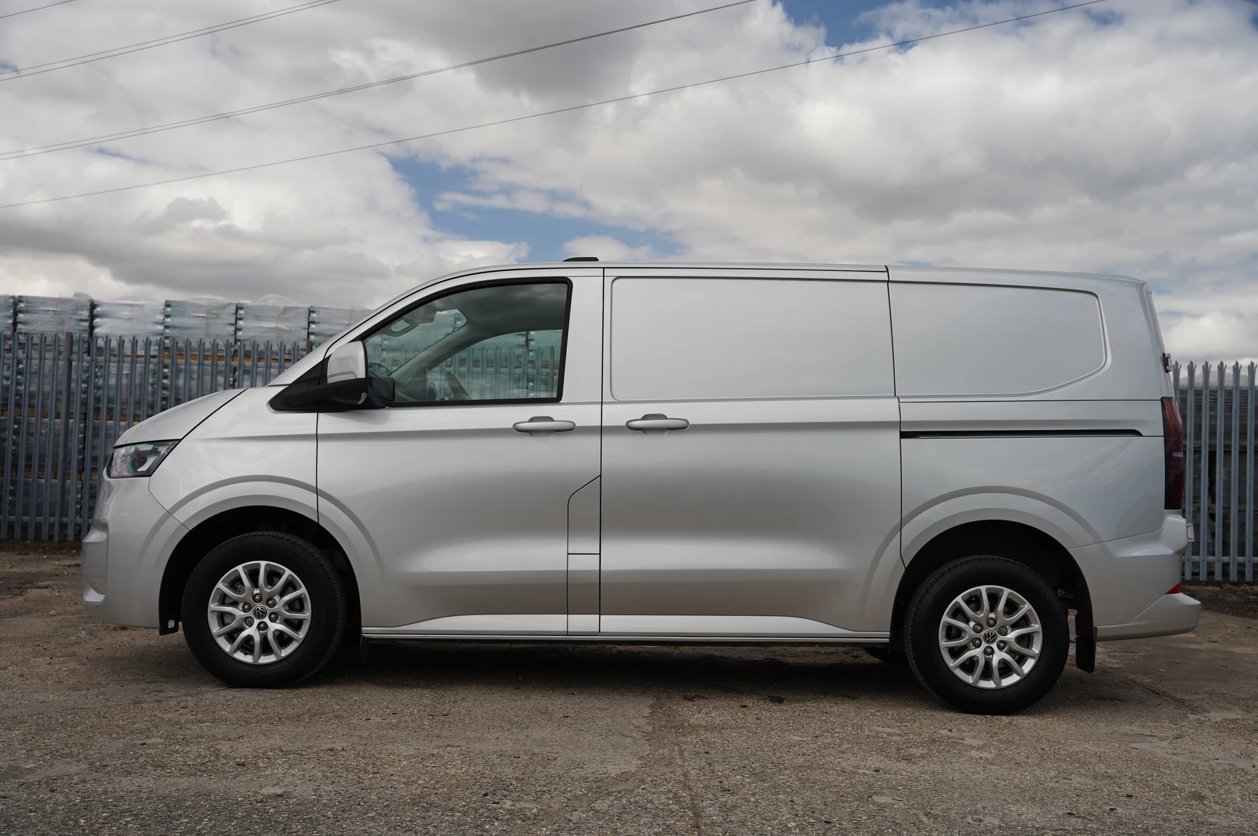 Volkswagen-Transporter-image-15