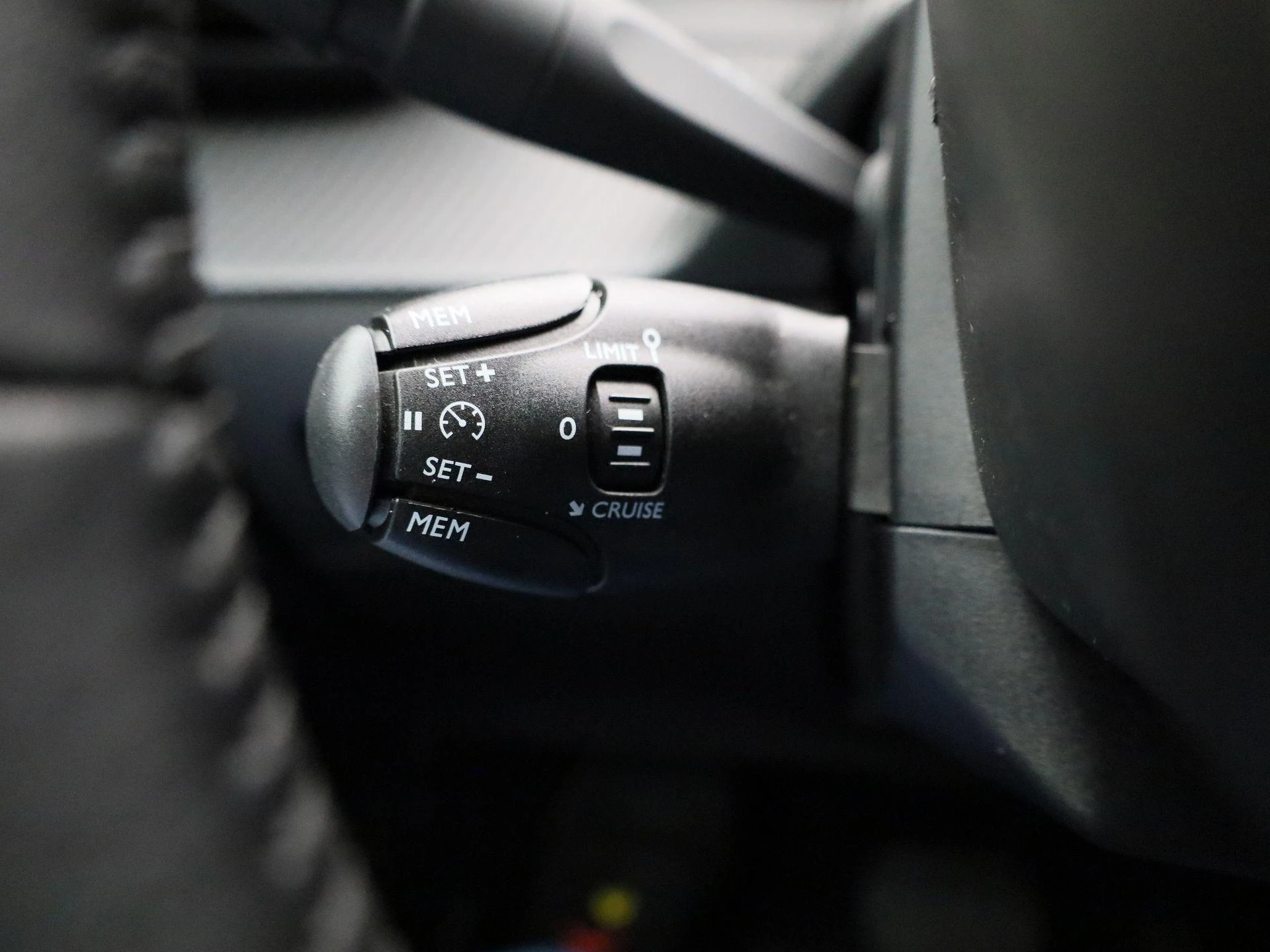 Peugeot-e-208-image-21