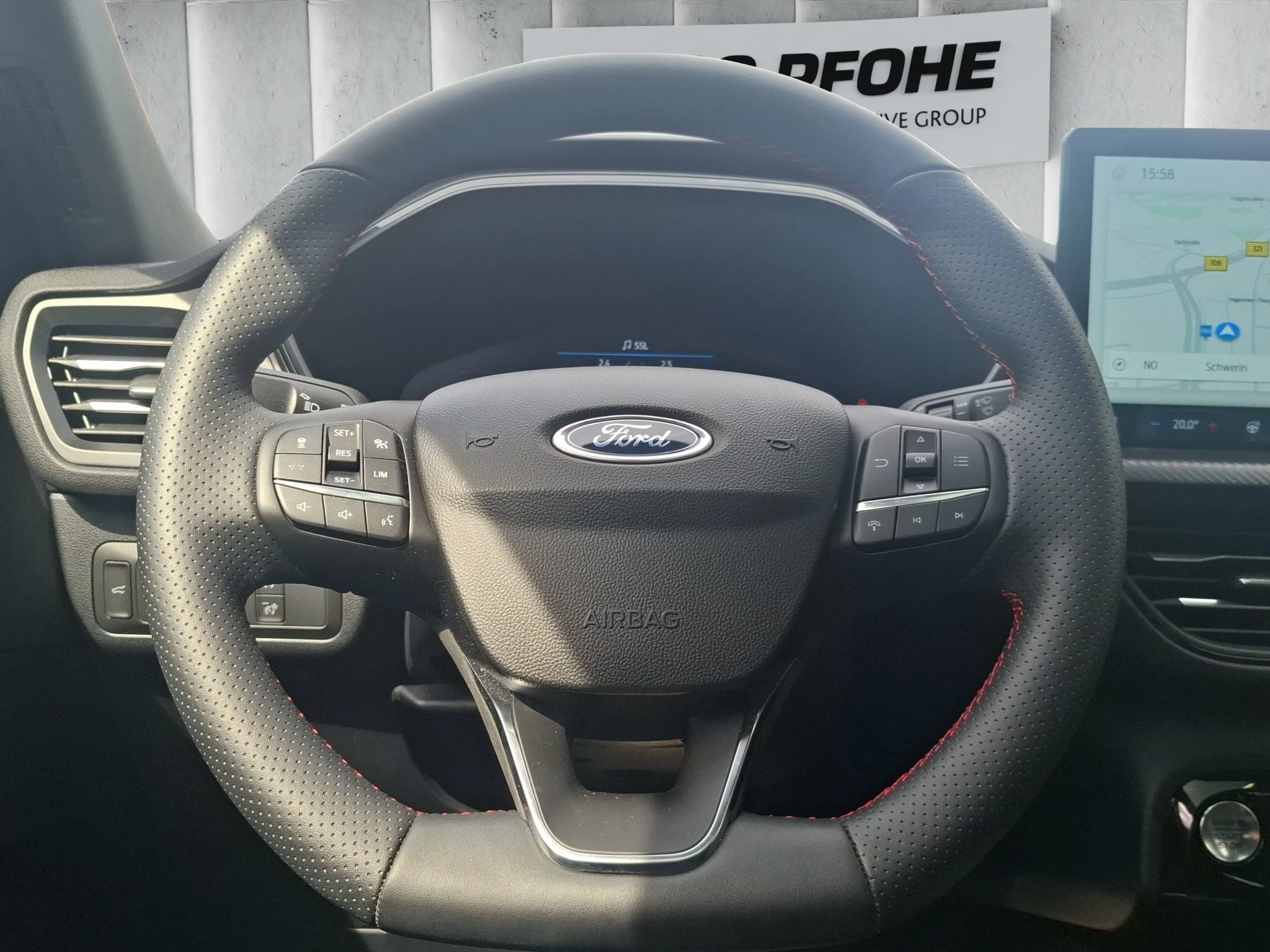 Ford Kuga ST-Line X Aut.*PANO*AHK*360GRAD*LED-MATRIX*NAVI*GRA*WINTER-PKT..