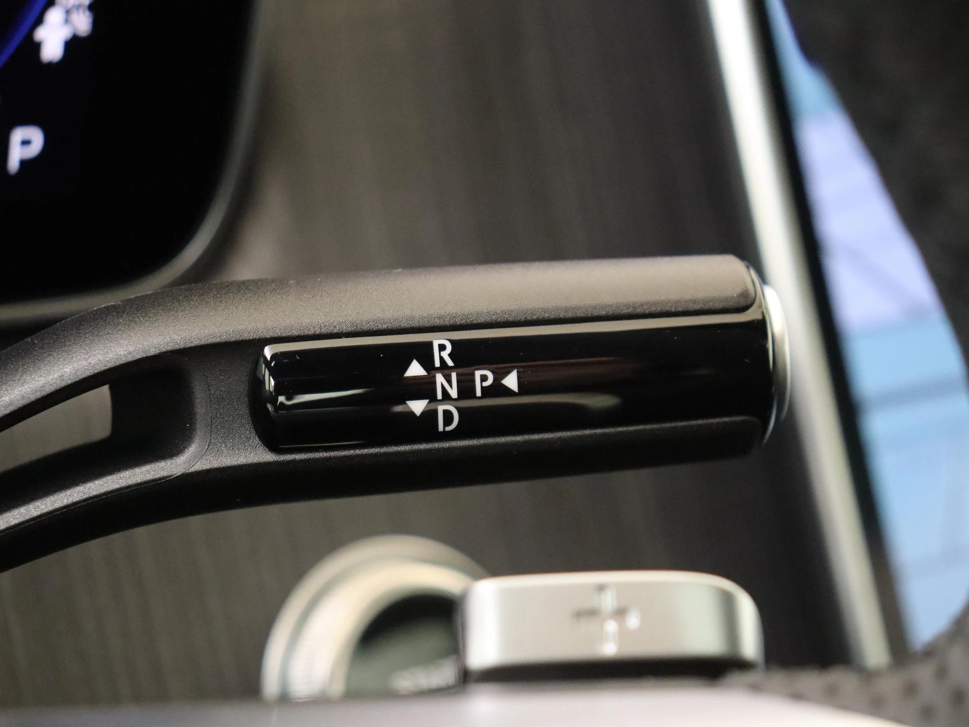 Mercedes-Benz-EQE-image-16