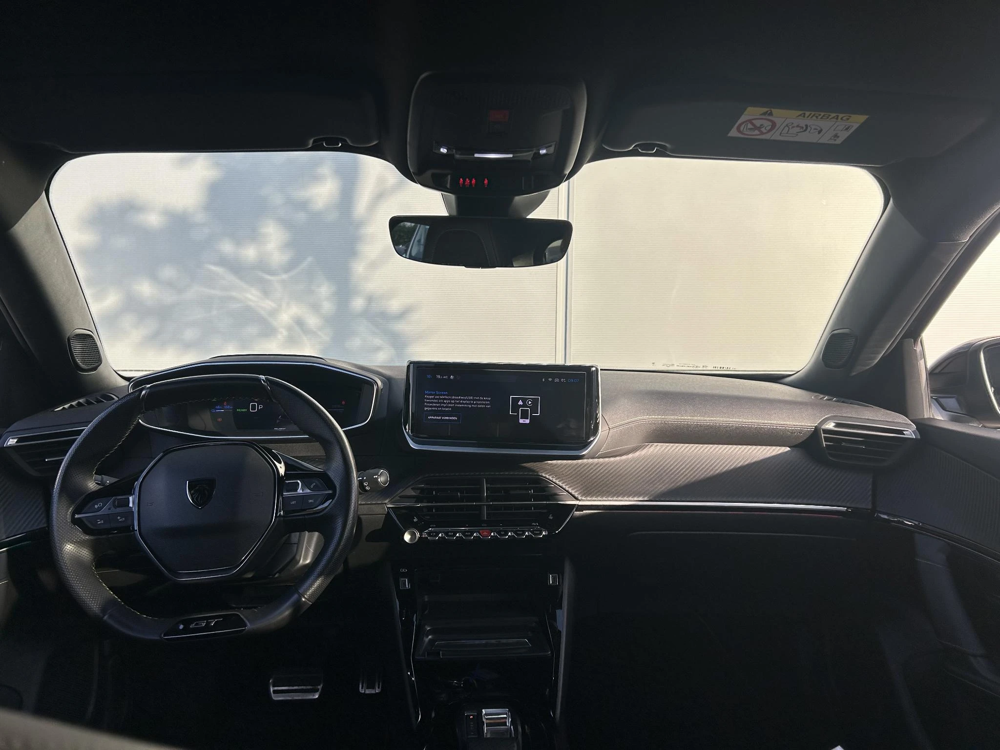 Peugeot-e-2008-image-9