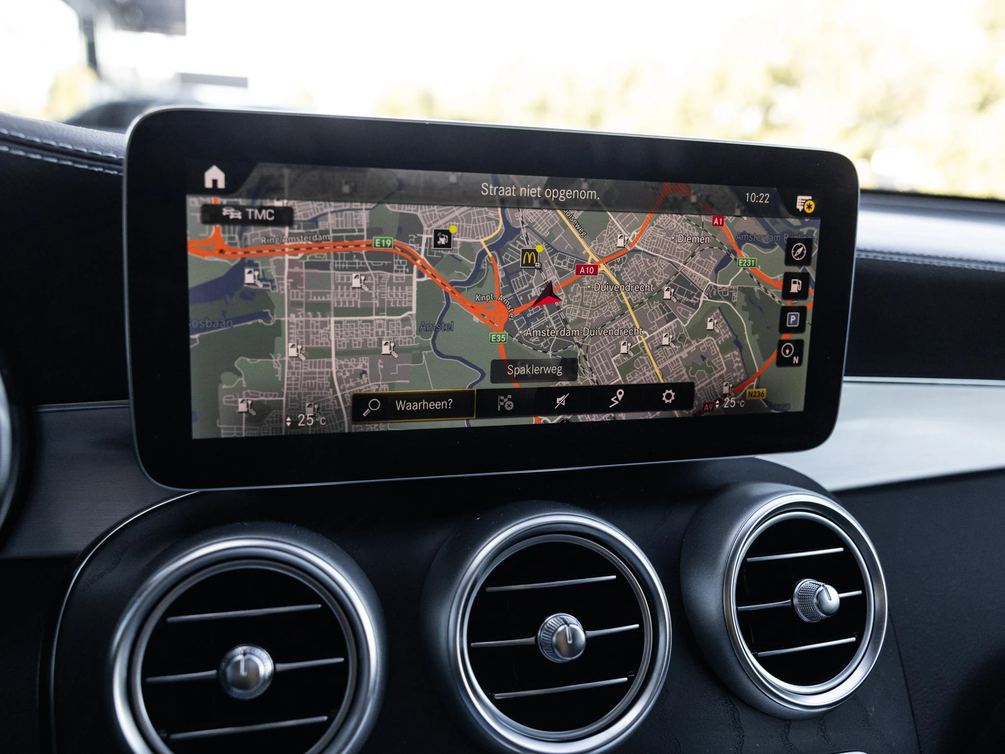 Mercedes-Benz-GLC-image-23