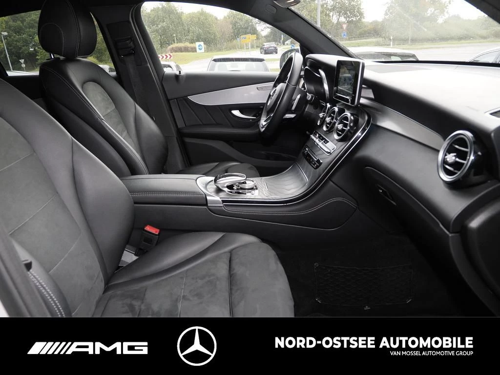 Mercedes-Benz GLC 220 d 4MATIC Coupé AMG DISTRO 360° 19'' MULT AMG LineX254 GLC 220 d 4MATIC Coupé AMG DISTRO 360° 19'' MU