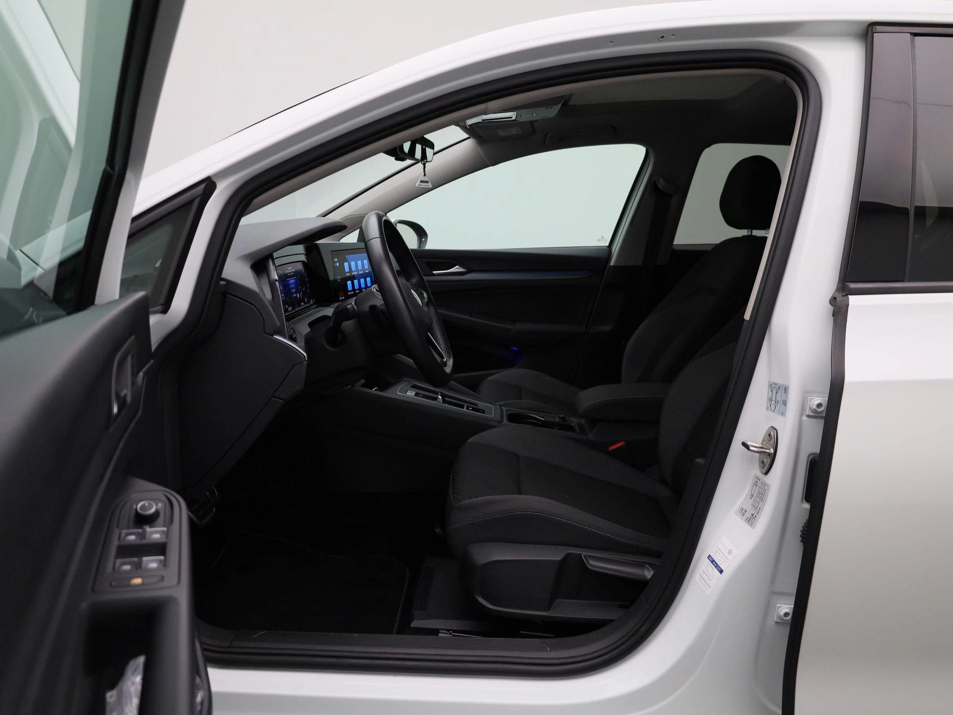 Volkswagen-Golf-image-9