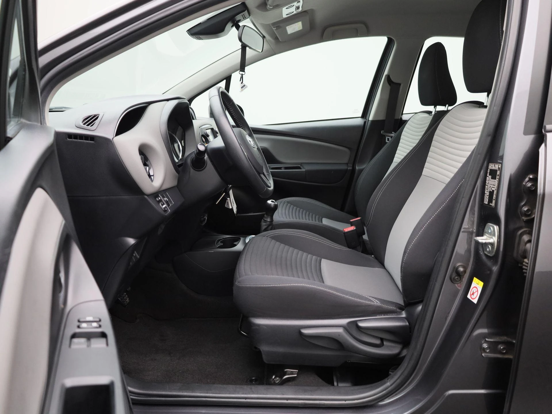 Toyota-Yaris-image-10