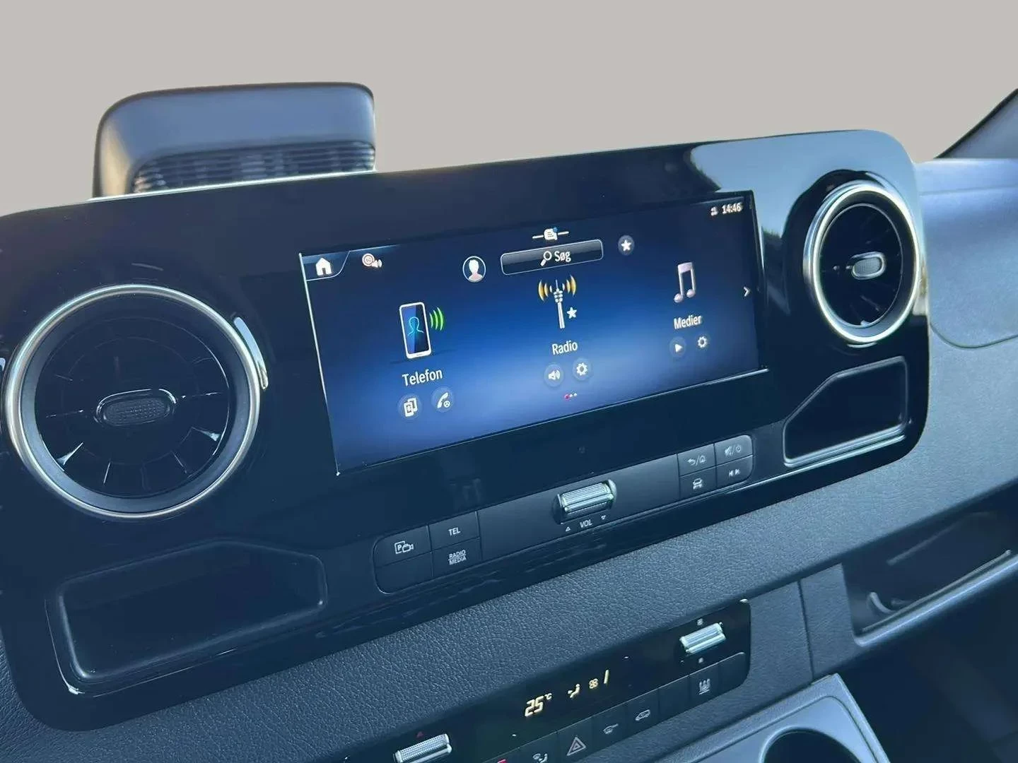 Mercedes-Benz-Sprinter-image-12