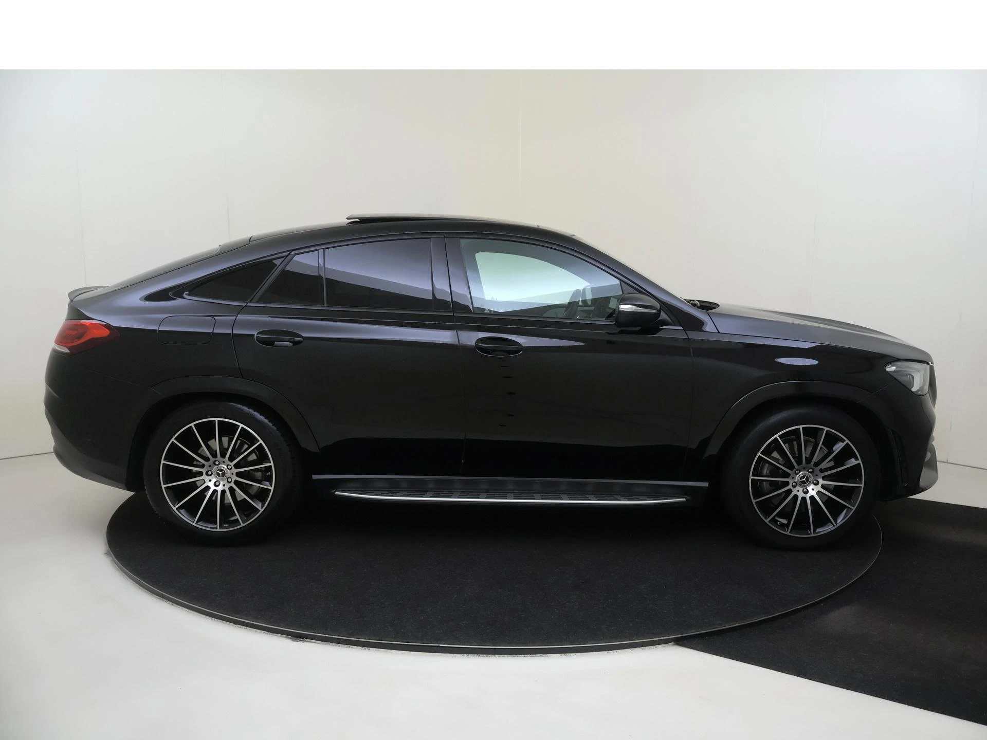 Mercedes-Benz-GLE-image-8