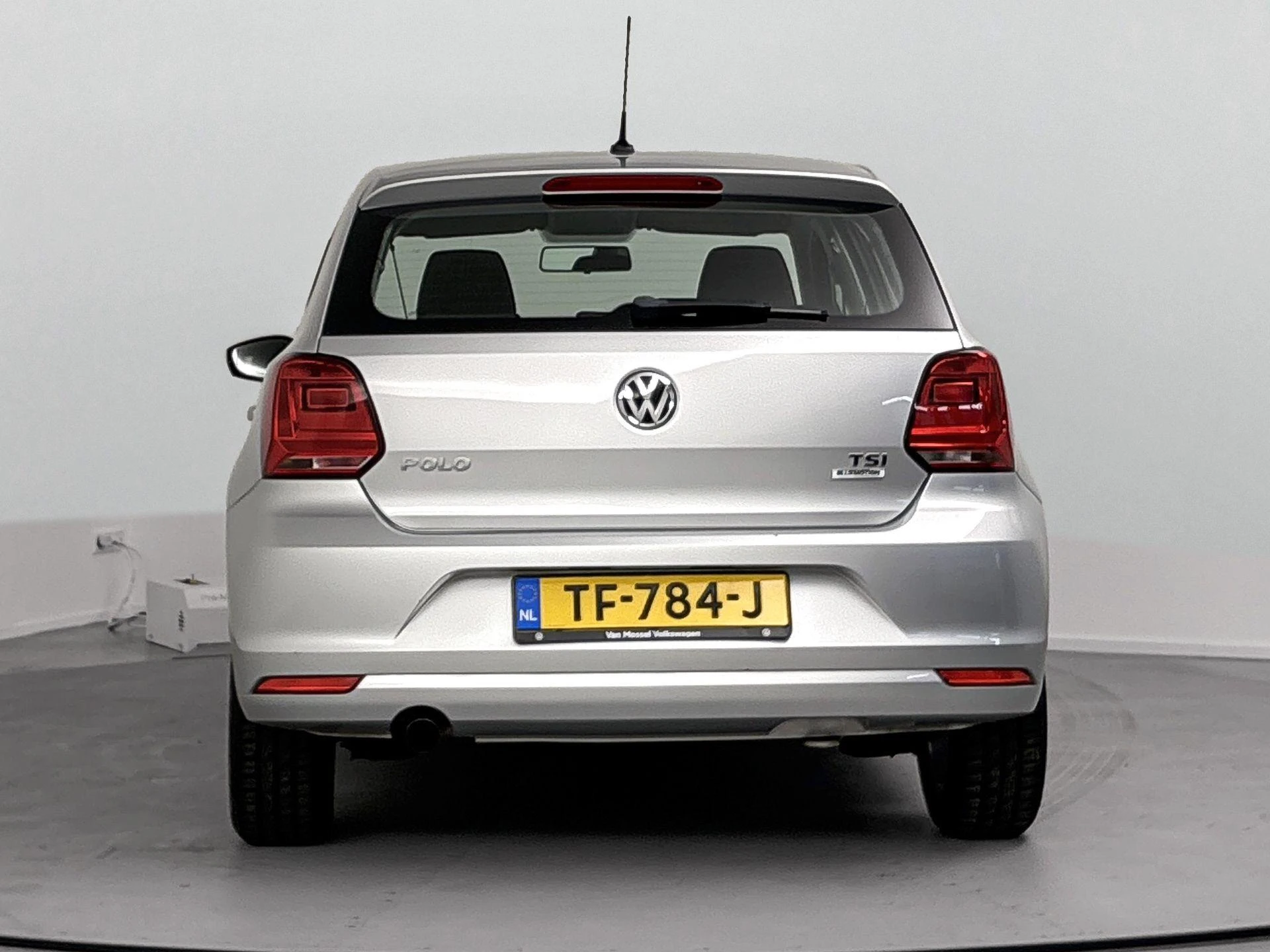 Volkswagen-Polo-image-2