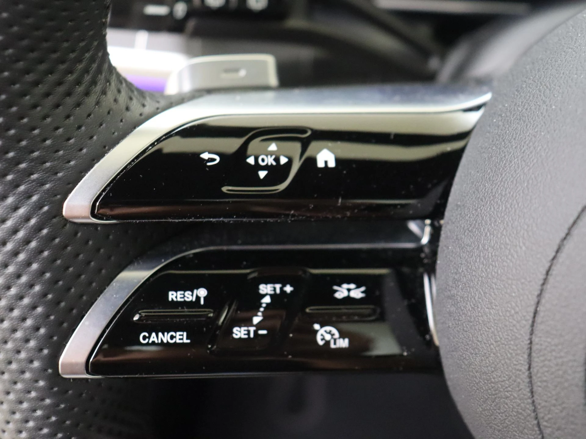 Mercedes-Benz-GLC-image-11