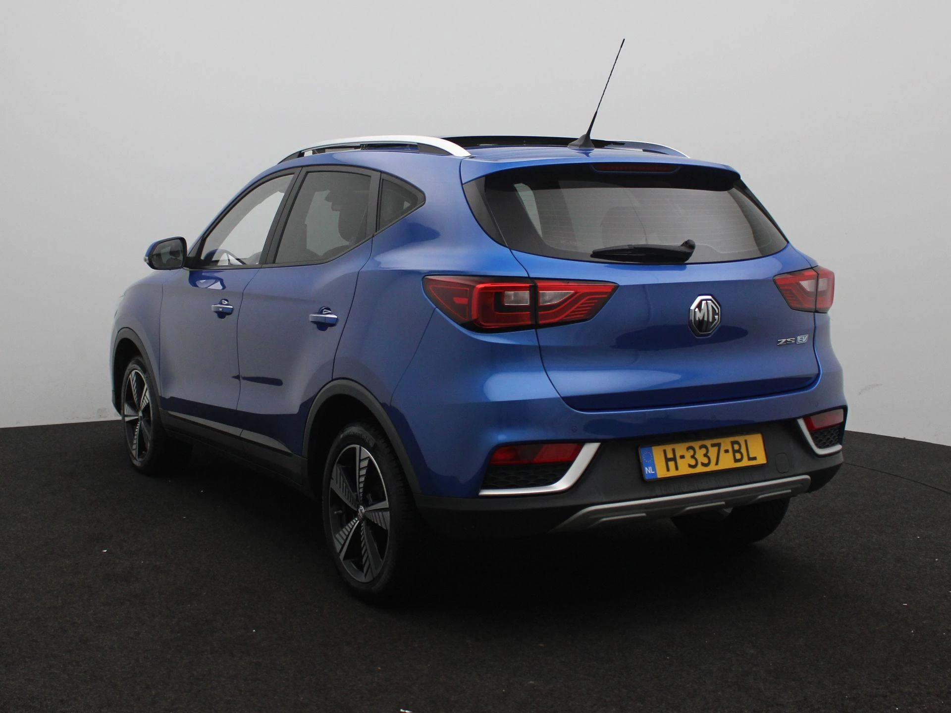 MG-ZS EV-image-2