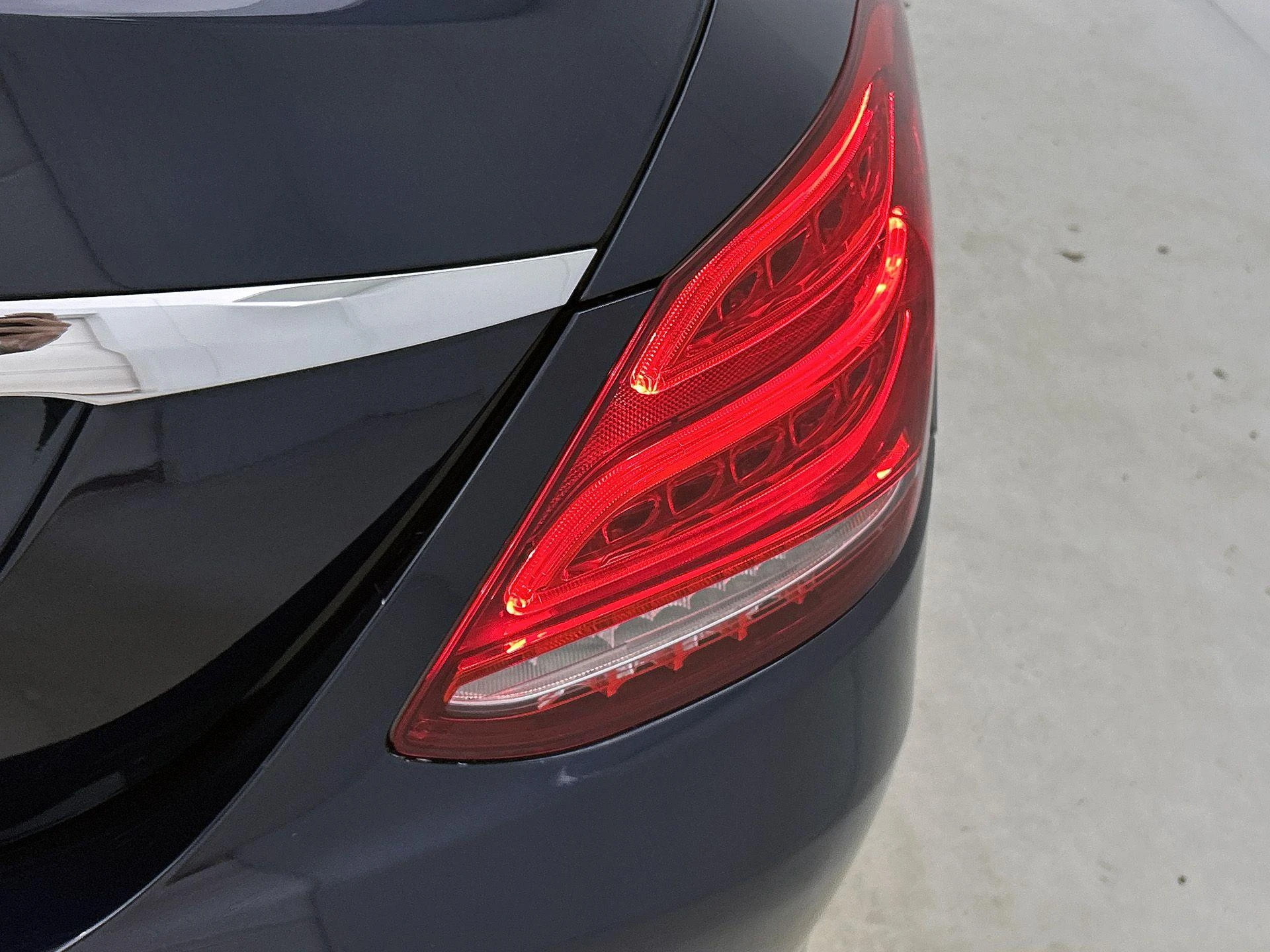Mercedes-Benz-C-Klasse-image-14