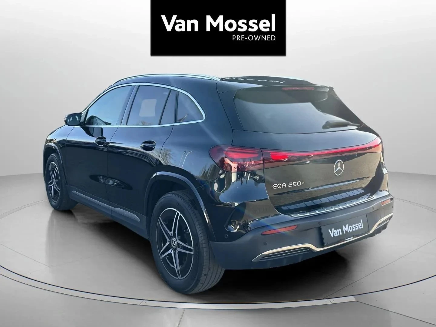 Mercedes-Benz-EQA-image-6