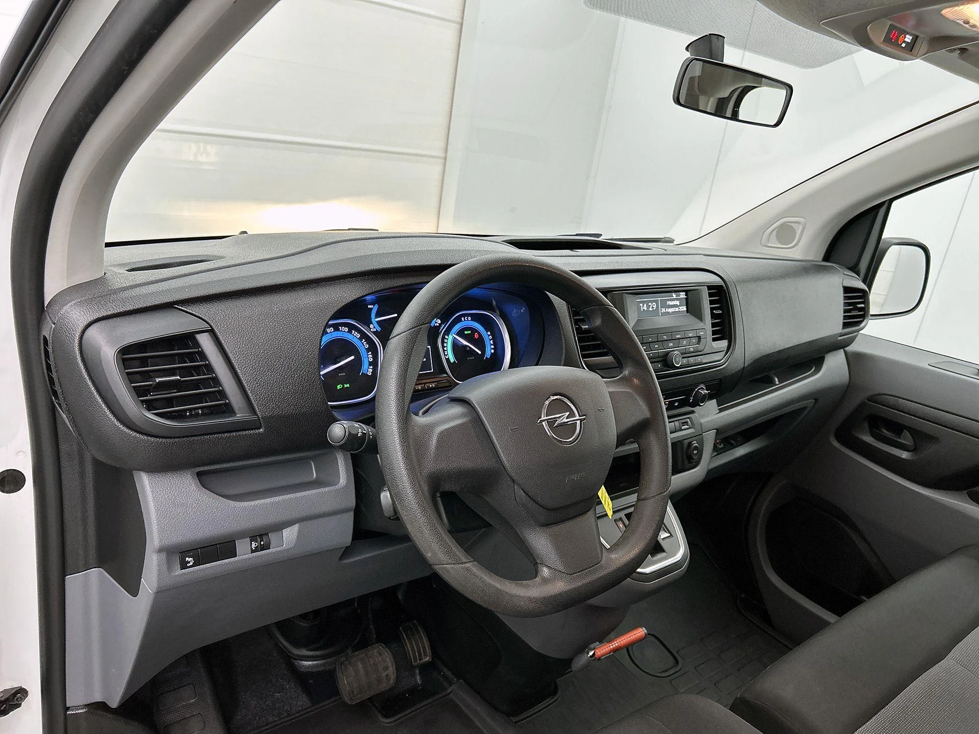 Opel-Vivaro-e-image-11