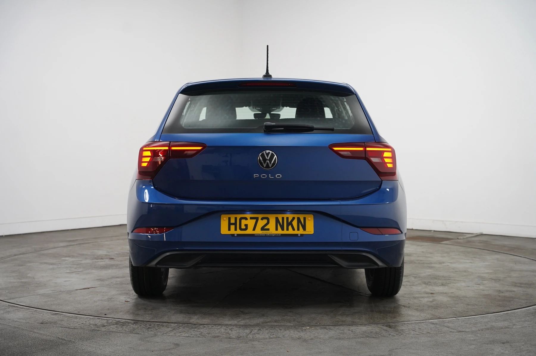 Volkswagen-Polo-image-12