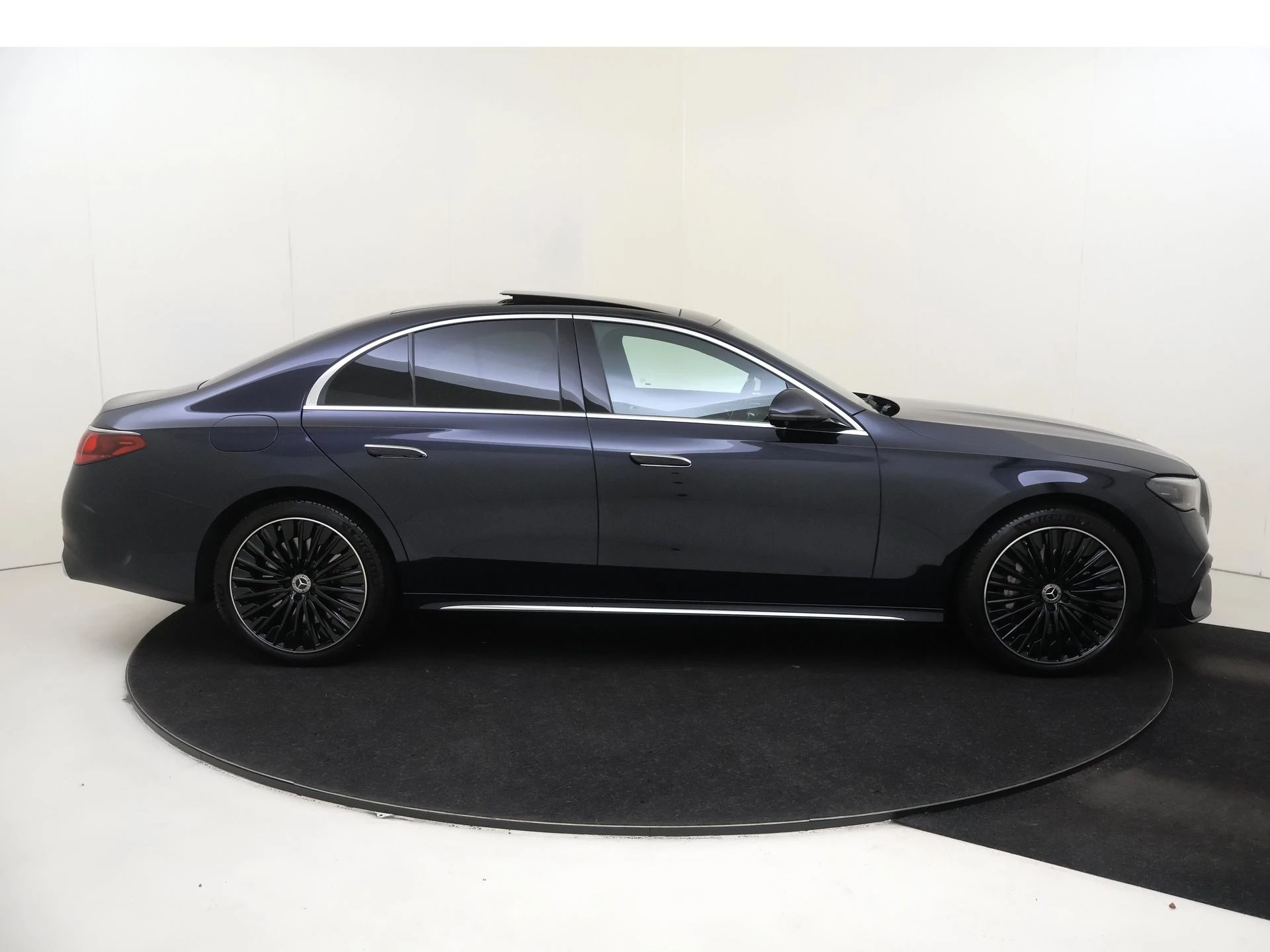 Mercedes-Benz-E-Klasse-image-8