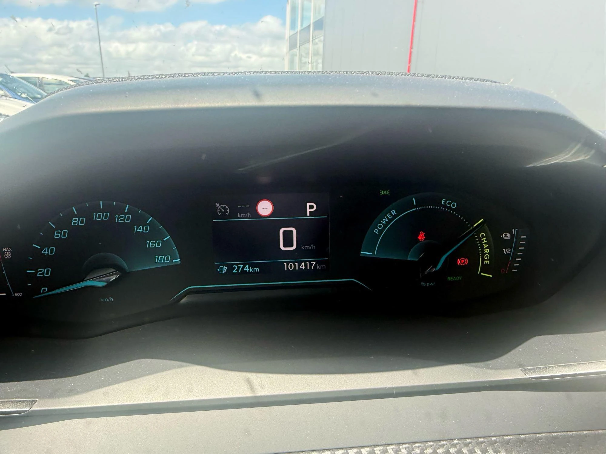 Peugeot-e-208-image-10
