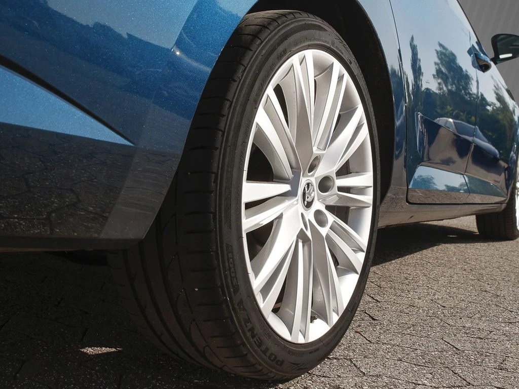 Škoda Superb Combi 2.0 TDI DSG Premium Edition