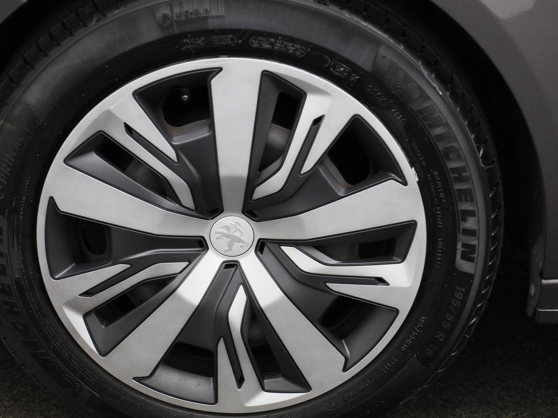 Peugeot-208-image-11